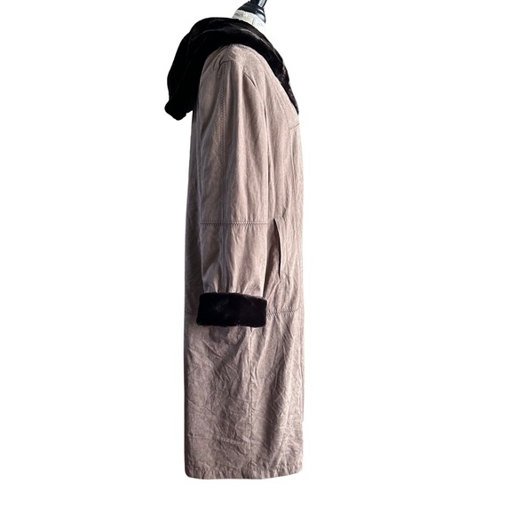 Utex Dark Brown Fur Coat - Picture 6 of 16